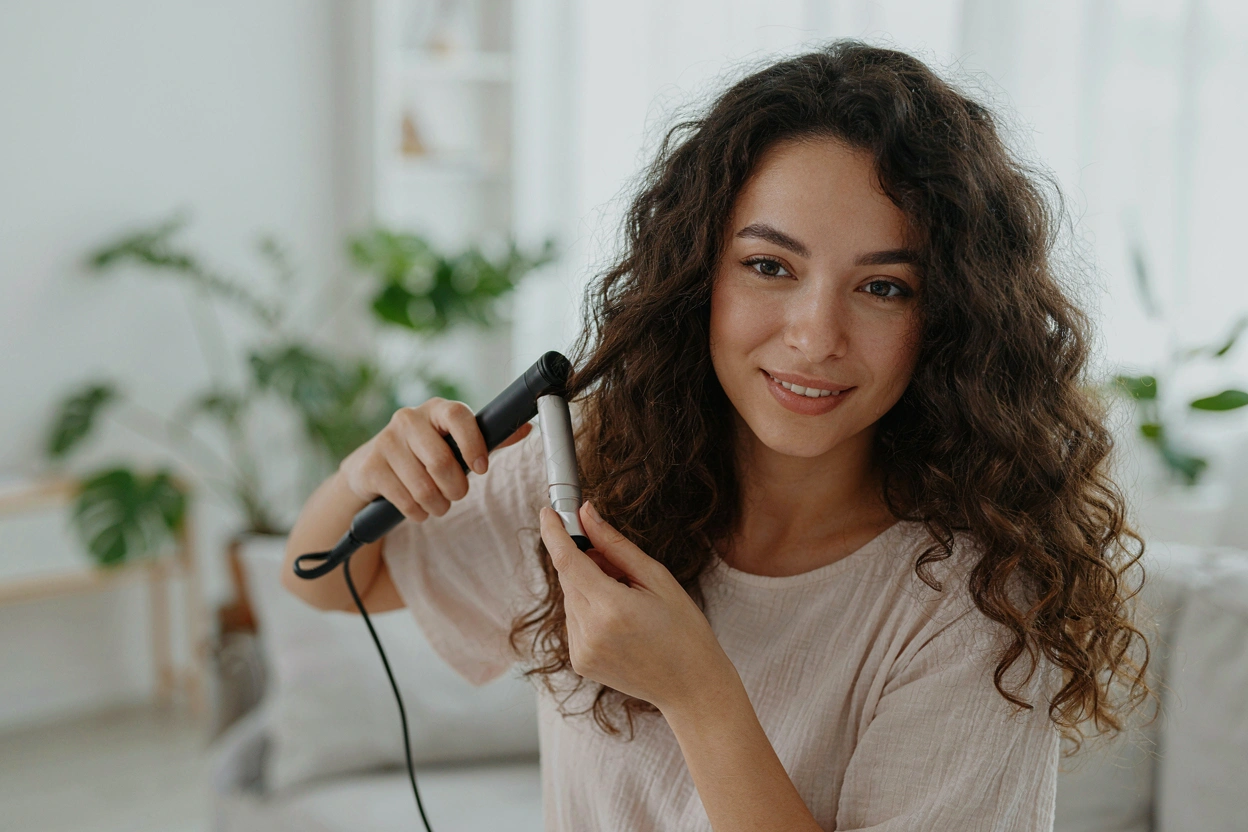 Cheveux frisés et bouclés : que choisir ?